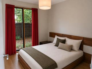Simply Shoreham by Ready Set Stay - BYO linen and towels - 2