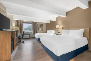 Fairway Inn and Suites, an Ascend Collection Hotel - 1
