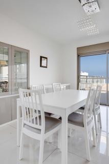 Spacious Sea-View Penthouse + Big Balconies - 1