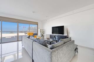 Spacious Sea-View Penthouse + Big Balconies - 8