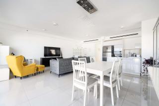 Spacious Sea-View Penthouse + Big Balconies - 4