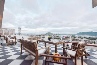 Raj Kuber - A Boutique Lake View Hotel - 3