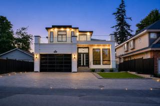 FiFa 2026 Stay 6BR Entire Home Sleeps 14 Private Parking Pet-Friendly Near Vancouver - 0