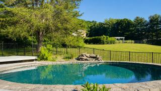 6BR Easton House with Pool, Hot Tub & Big Yard - 4
