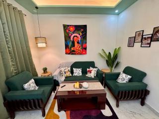 Gharonda Stays - Ganga & Mountain view Luxury 2bhk - 0