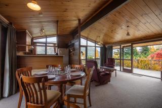 Lakeside Escape - Wanaka Holiday Bach - 8