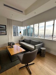 Luxury 2 Bedroom Apartment Waterfront Views - 5