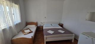 Simple beachfront rooms Bego - 7