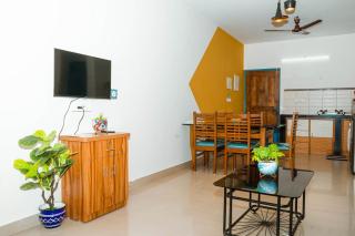 Seashore Serenity 2BHK S650m Stroll Varca Beach - 9