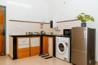 Seashore Serenity 2BHK S650m Stroll Varca Beach - 1