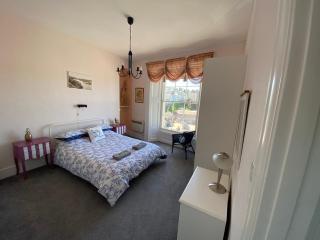 Caldey View - Direct Beach Access, Sleeps 6 - 6