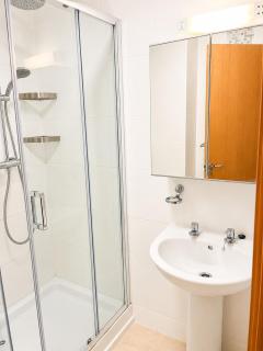 Modern 2 Bed Apartment in Galway City with Incredible Views Sleeps 4 - 1
