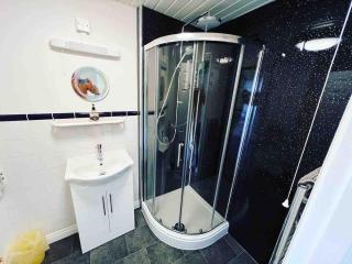 Caldey View - Direct Beach Access, Sleeps 6 - 4