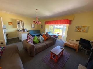 Caldey View - Direct Beach Access, Sleeps 6 - 2