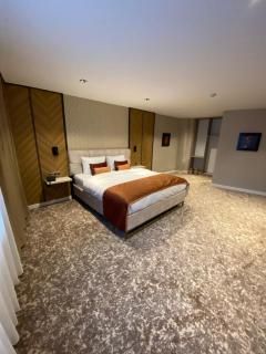 Nevv City Hotel - 9