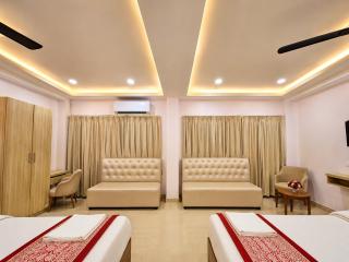 SEA VIEW LUXURY N BEACH - PURI - Premium & Luxury stay and Comfortable Stay With Warm Hospitality -near Hotel Samsara Palace - Free Wi-Fi - Lift - Parking - Restaurant with Free Room Service - Near Beach and temple - 4