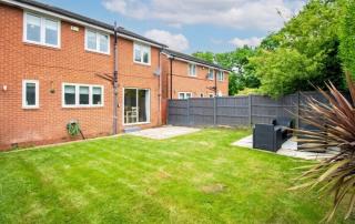 Detached House - 3 Bedrooms - 3 Bathrooms - Private Garden & Parking Plus Garage - Quiet Cul De Sac Location - Dog Friendly - Fast Wifi - Close to Motorway Access - 5