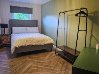 Modern 2 Bed Paisley Near RAH and Airport with Free Parking - 3