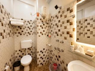 2 Min from Puri Beach, Affordable stay Jagannath Temple - Bayy Inn - 6