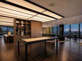 Skyline Suites - Stylish Corner Suite, City Views - 4