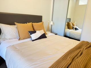 Chic and Modern 1 Bedroom Suite in the Capital - 6