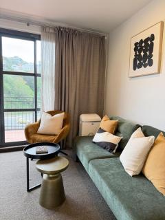Chic and Modern 1 Bedroom Suite in the Capital - 1