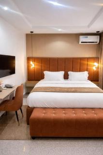 OPULENT OASIS HOTELS AND Apartment - 0