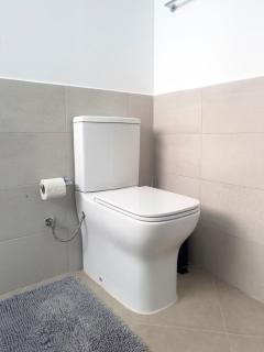 Bright 2 bdr apt seaview - 2 min from beach - LCGR - 3