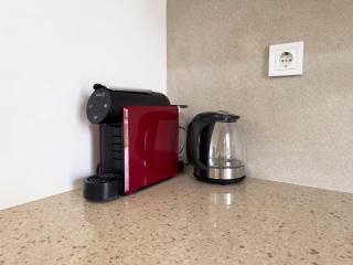Bright 2 bdr apt seaview - 2 min from beach - LCGR - 2
