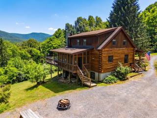 Mountainside Log Cabin w Private Waterfall access - 7
