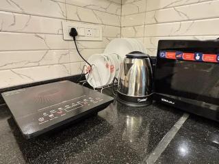 Cozy City-Center 1 BHK Flat with Fast Wifi With Immedate access to Metro - 2