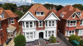 SOBO Loft Sleek Southbourne 2-Bedroom Apartment Close to SOBO Beach - 5