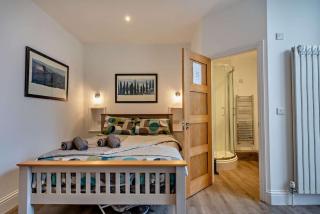 Dizzy Lows Modern 1 Bedroom Swanage Apartment with Sea View - 2