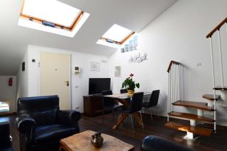 GuestHost - Mansarda San Vitale Charming Studio - 2