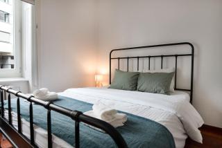 City Apt with Free Parking & AC Tram to Center - 9