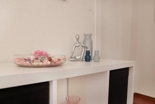City Apt with Free Parking & AC Tram to Center - 3