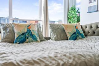 1-Bed Apartment, Sleeps 6 with Balcony View in West Midlands - 9