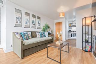 1-Bed Apartment, Sleeps 6 with Balcony View in West Midlands - 7