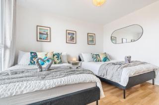 1-Bed Apartment, Sleeps 6 with Balcony View in West Midlands - 5