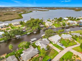 Crystal River 4BR - Private Dock - Sleeps 9 - 2