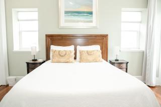Bella Villa Waterfront Suite - 4