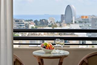 Ajax Hotel - 8