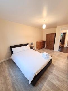 Room in 2bed flat - 2