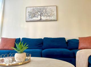 Heart of Hollywood - Walk of Fame Studio - 1bd or 2bd with View - Free parking - Balcony - Wifi - Rooftop - Gym - Upscale amenities - 7