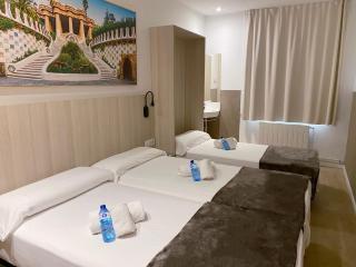 Hostal BESTPRICE Barcelona Stadium - 1