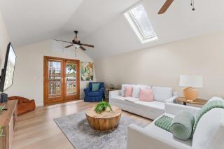 Waterfront Pool Canal Game Room Kayaks - 5