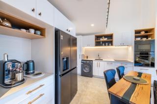 East Cove Cottage - Fully Inclusive Couples Only Coastal Retreat, Bruny Island - 2