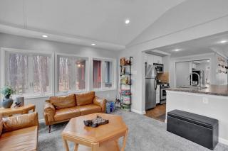 NEW! Family Cabin w/ Hot Tub, Beach & Sunrooom - 3
