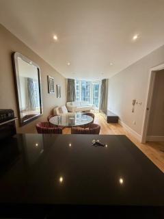 Beautiful 2 bedroom Apartment on the River Thames - 6