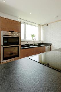 The Old Coach House, Luxury Harbourside Apartment - 9